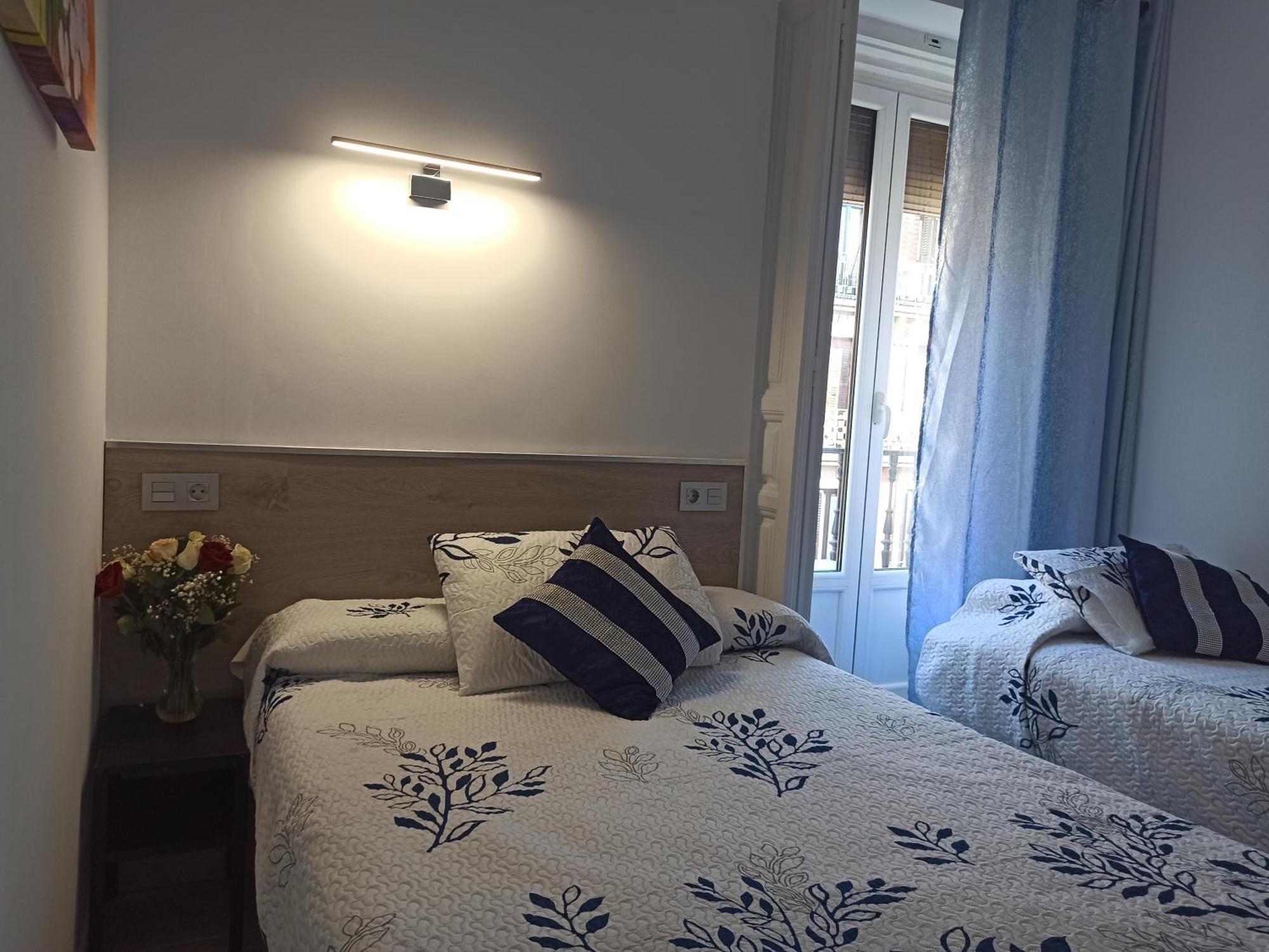 Hostal Huespedes Toledo مدريد المظهر الخارجي الصورة