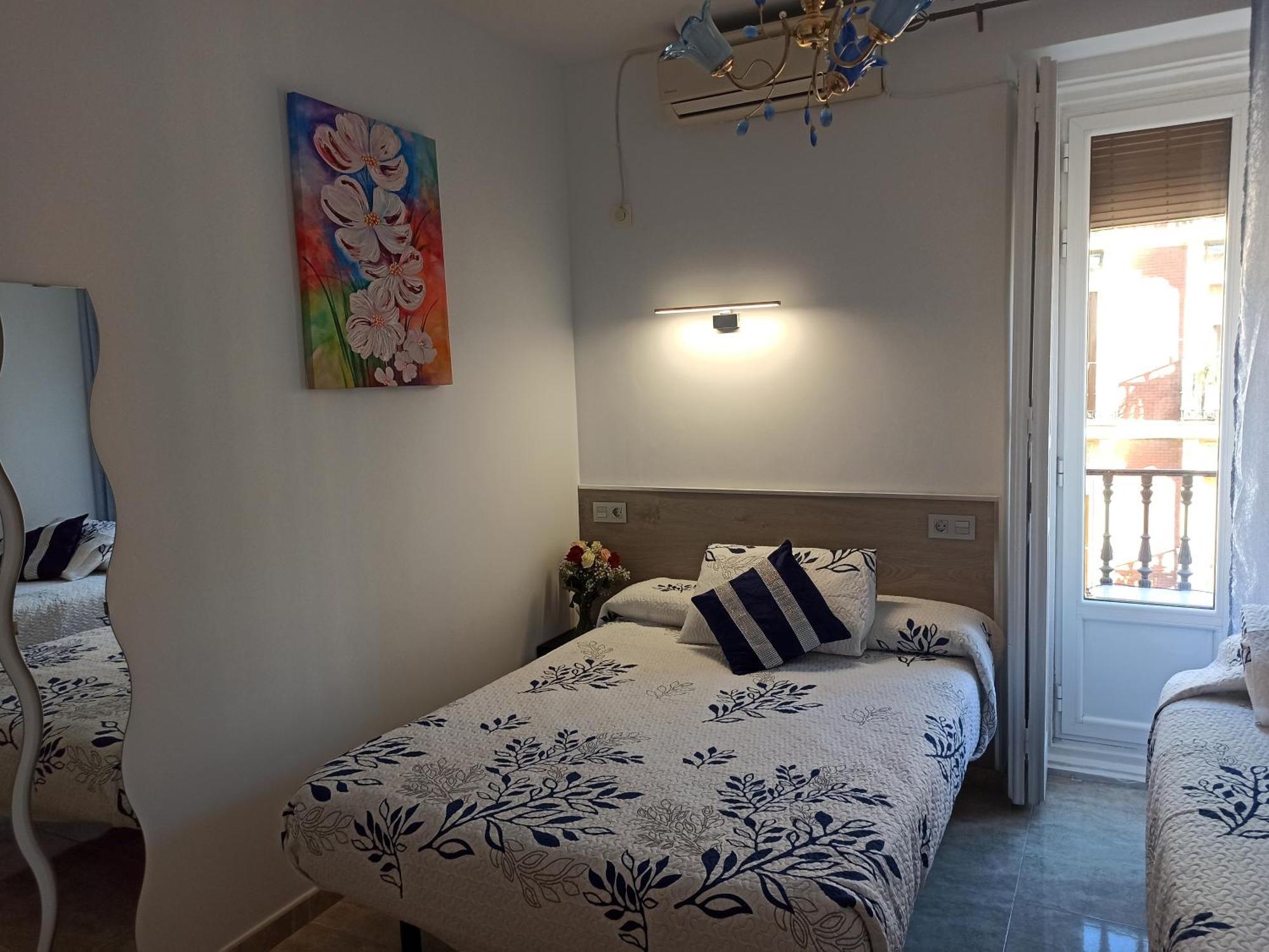 Hostal Huespedes Toledo مدريد المظهر الخارجي الصورة