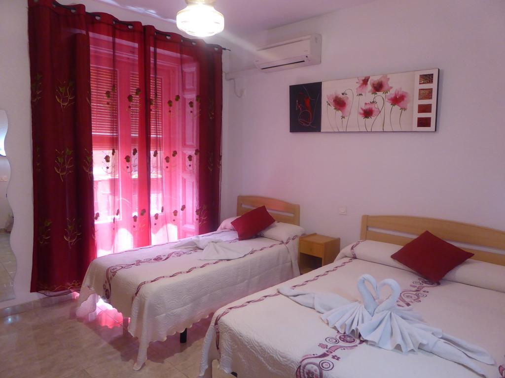 Hostal Huespedes Toledo مدريد المظهر الخارجي الصورة