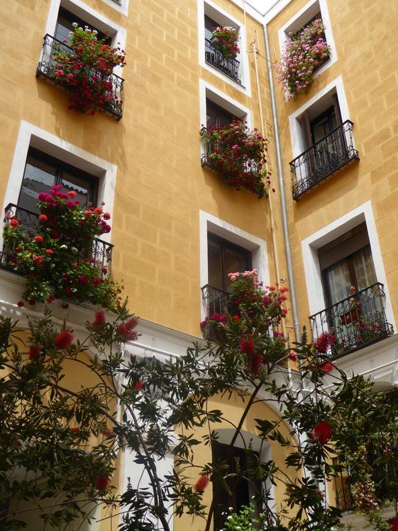 Hostal Huespedes Toledo مدريد المظهر الخارجي الصورة